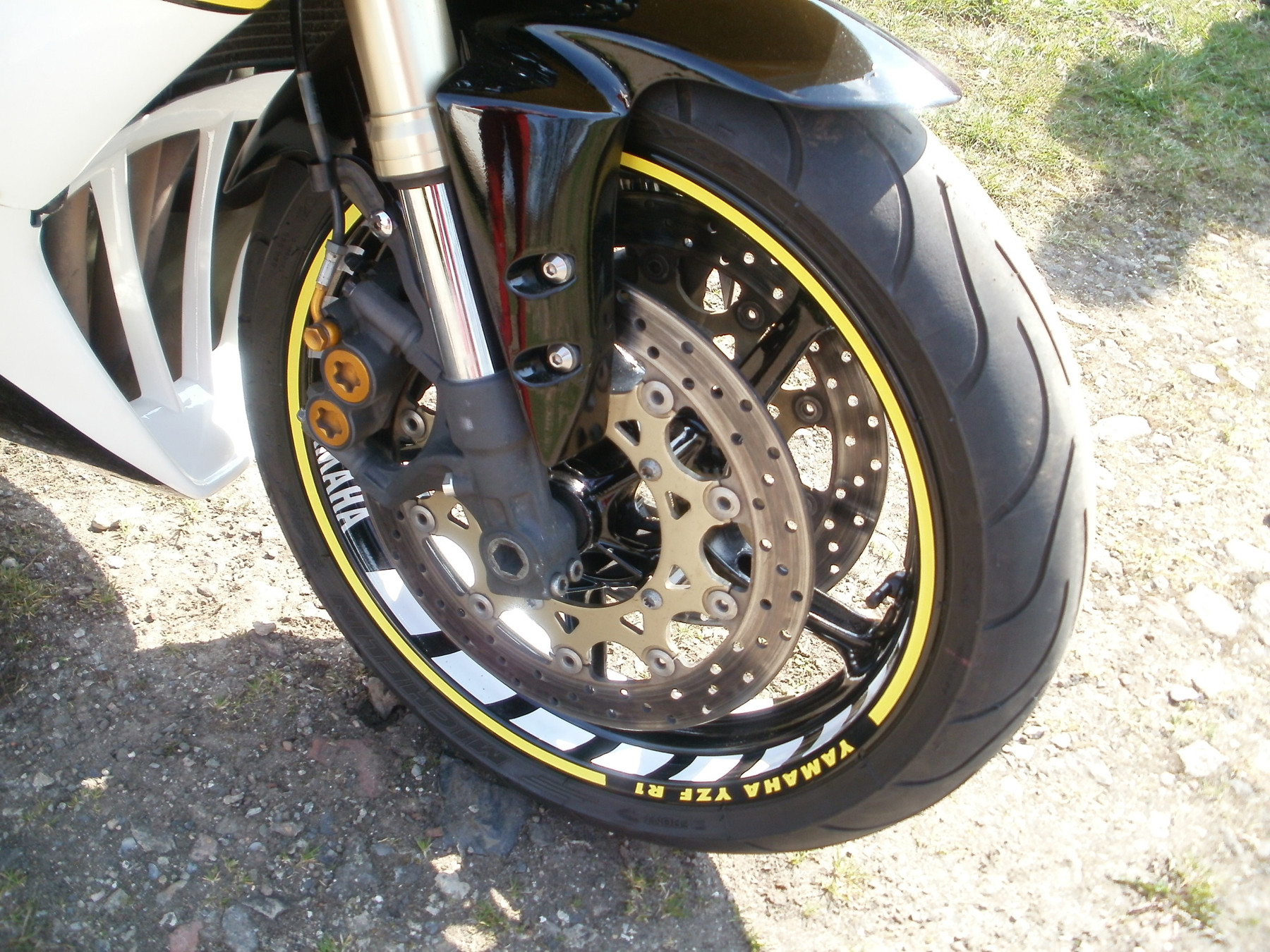 Vorgekrümmte Felgenbettaukleber für Yamaha YZF 750 SP, glänzend weiß